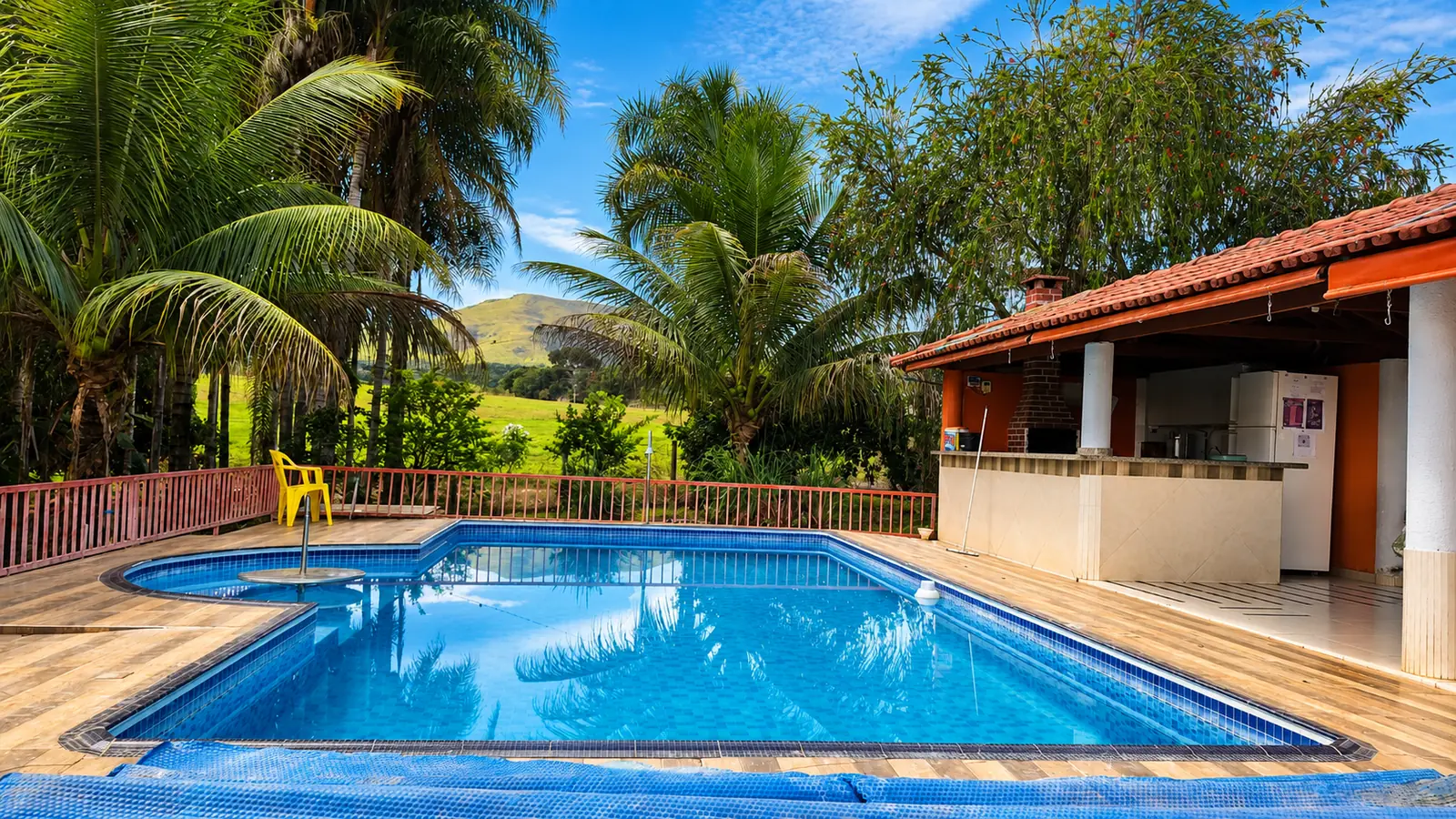 Piscina e área gourmet